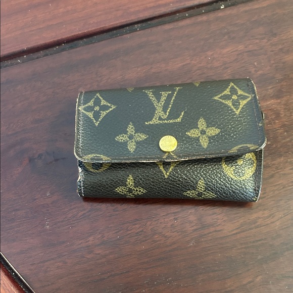 Louis Vuitton Brown Monogram  6 Key Holder - Picture 8 of 8